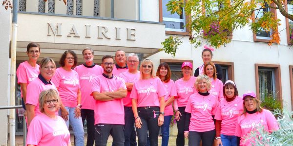 LE PERSONNEL DE LA MAIRIE EN ROSE