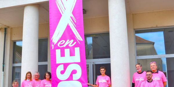 LE PERSONNEL DE LA MAIRIE EN ROSE