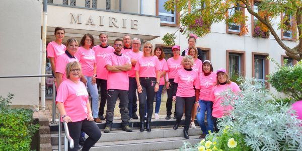 LE PERSONNEL DE LA MAIRIE EN ROSE