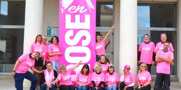 LE PERSONNEL DE LA MAIRIE EN ROSE