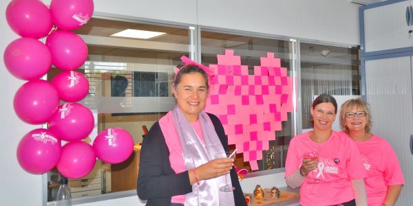 LE PERSONNEL DE LA MAIRIE EN ROSE