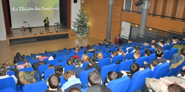 SPECTACLE DE LA ST-NICOLAS POUR NOS ÉCOLES