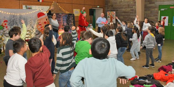 La magie de Saint Nicolas et de l'elfe du Père Noël dans nos écoles