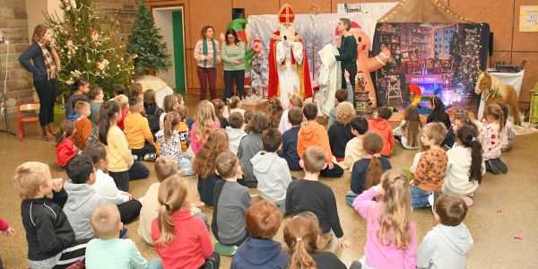 La magie de Saint Nicolas et de l'elfe du Père Noël dans nos écoles