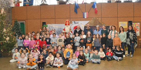 La magie de Saint Nicolas et de l'elfe du Père Noël dans nos écoles