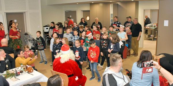 À la recherche du Père Noël : Une soirée magique à Rech