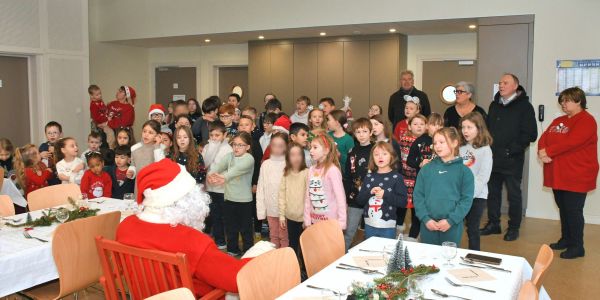 Une visite magique du Père Noël dans nos écoles