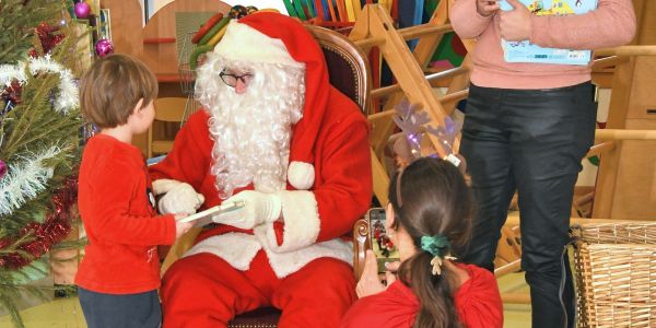 Une visite magique du Père Noël dans nos écoles