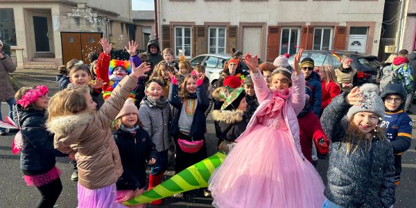 UNE CAVALCADE HAUTE EN COULEURS À SARRALBE