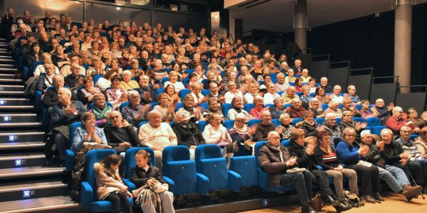 La Troupe de Théâtre en Platt de Grundviller Fait Salle Comble