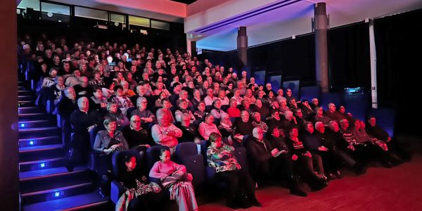 La Troupe de Théâtre en Platt de Grundviller Fait Salle Comble