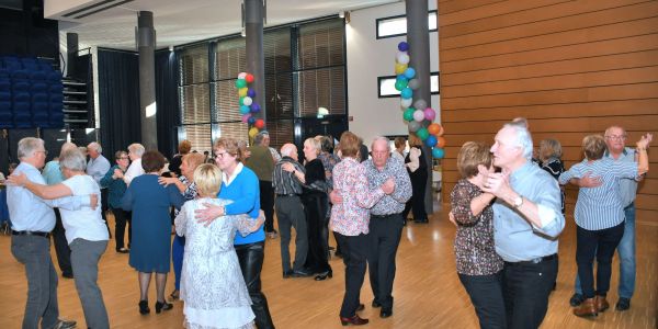 UN THÉ DANSANT INTERGÉNÉRATIONNEL PLACÉ SOUS LE SIGNE DE LA JOIE ET DE LA CONVIVIALITÉ