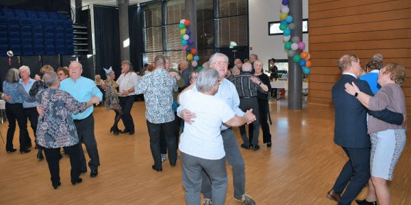 UN THÉ DANSANT INTERGÉNÉRATIONNEL PLACÉ SOUS LE SIGNE DE LA JOIE ET DE LA CONVIVIALITÉ