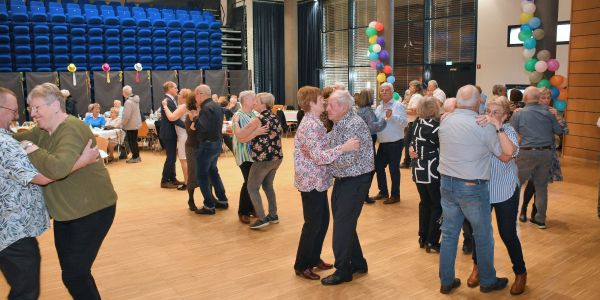 UN THÉ DANSANT INTERGÉNÉRATIONNEL PLACÉ SOUS LE SIGNE DE LA JOIE ET DE LA CONVIVIALITÉ